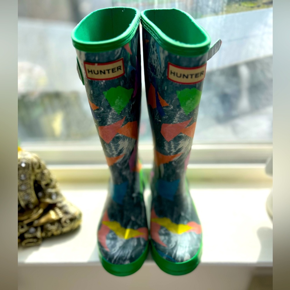 *Brand New* Multi-Color Green Rim Hunters Rainboots *For boys or girls (7/8 Yrs)